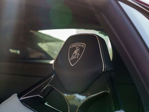 Used 2022 Lamborghini Huracan EVO RWD image 15