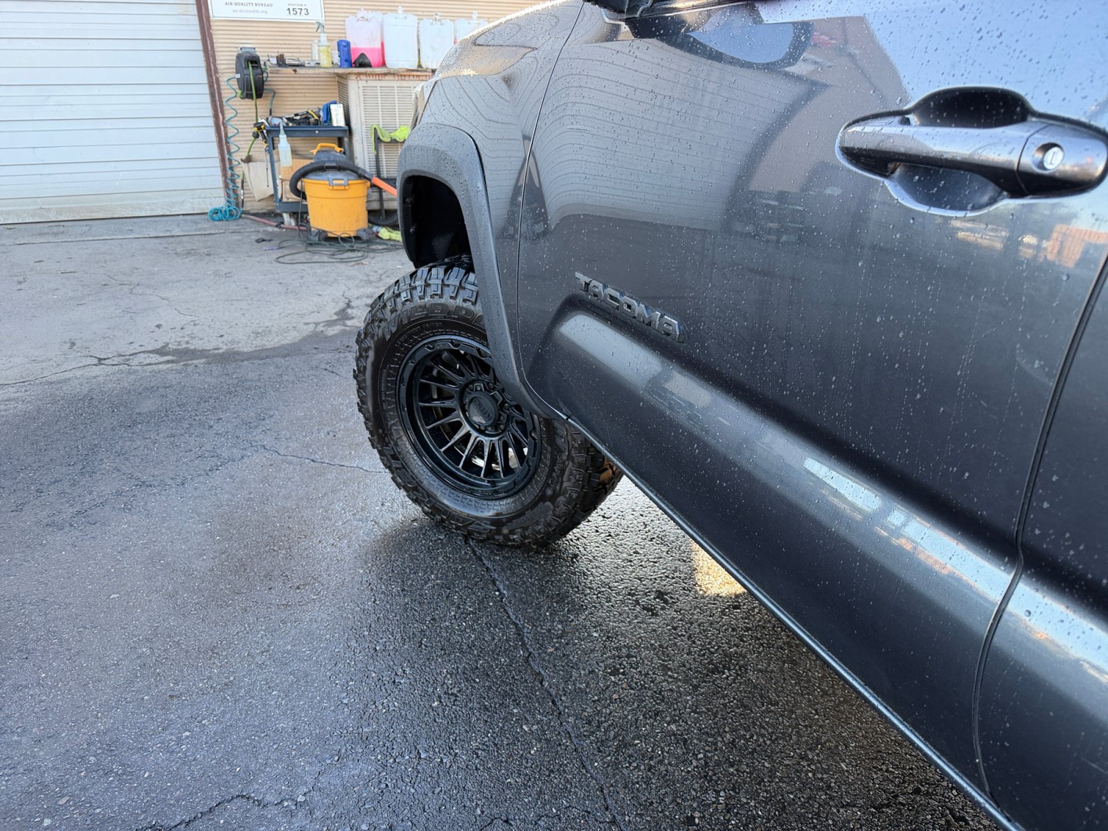 Used 2023 Toyota Tacoma TRD Off-Road AWD/4WD image 32