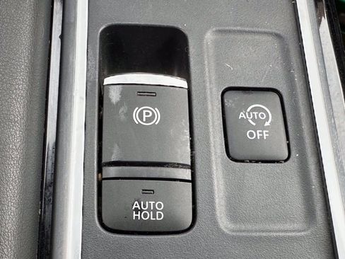 Used 2024 Nissan Pathfinder SV AWD/4WD image 29