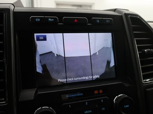 Used 2021 Ford F250 XLT w/ XLT Premium Package AWD/4WD image 19