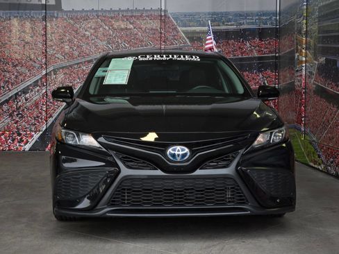 Certified 2022 Toyota Camry SE FWD image 3