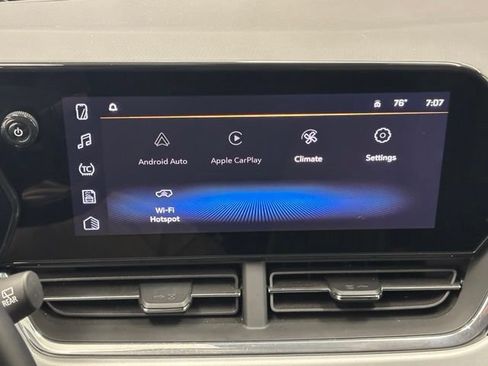 Used 2025 Chevrolet Trax LT w/ Sunroof Package FWD image 26