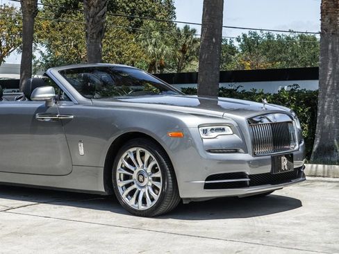 Used 2019 Rolls-Royce Dawn RWD image 12