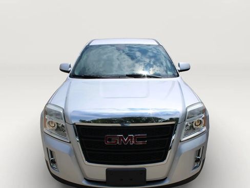 Used 2010 GMC Terrain SLE FWD image 2
