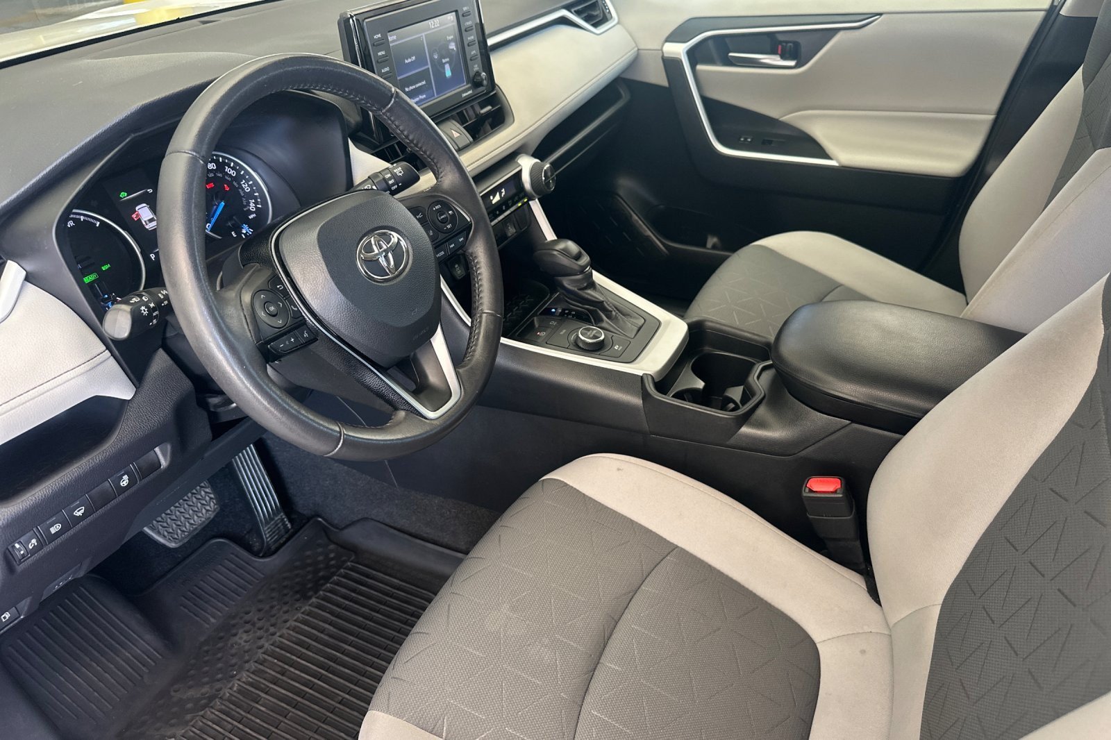 Certified 2021 Toyota RAV4 XLE w/ XLE Grade Weather Package AWD/4WD image 9