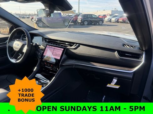 New 2025 Jeep Grand Cherokee Limited image 12