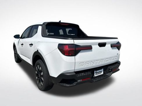 Used 2025 Hyundai Santa Cruz SE AWD/4WD image 3