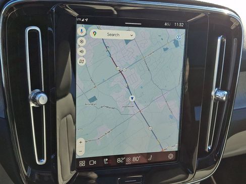 Certified 2024 Volvo XC40 B5 Plus w/ Climate Package image 18