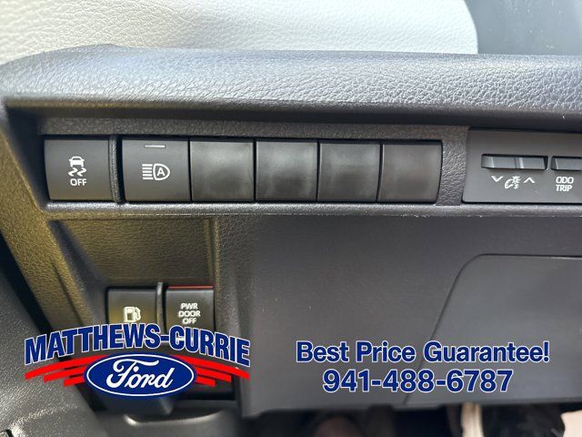Used 2025 Toyota Sienna LE w/ LE Plus Package FWD image 24