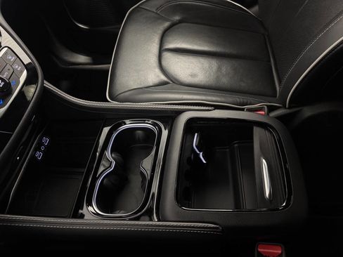 Used 2023 Chrysler Pacifica Limited w/ Uconnect Theater Family Group image 51