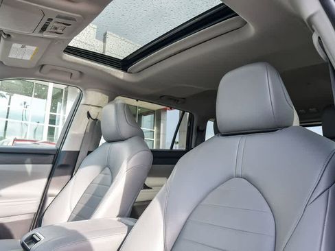 Used 2023 Toyota Highlander XLE image 17
