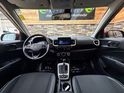 Used 2024 Hyundai Venue Limited FWD image 16