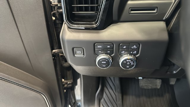 Used 2024 GMC Sierra 2500 AT4 AWD/4WD image 15