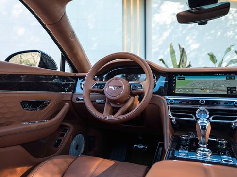 Used 2025 Bentley Flying Spur Plug-In Hybrid AWD/4WD image 35