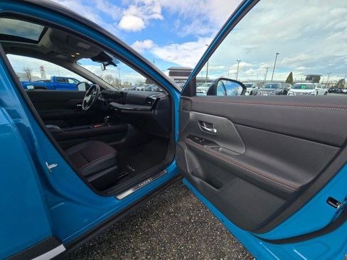 Used 2025 Nissan Kicks SR w/ SR Premium Package image 11