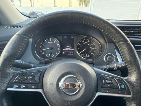 Used 2020 Nissan Rogue SL FWD image 12