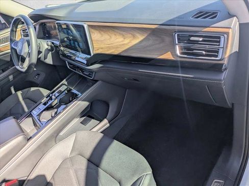 Used 2024 Volkswagen Atlas SE image 18