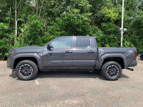 Used 2025 Toyota Tacoma TRD Sport AWD/4WD image 5