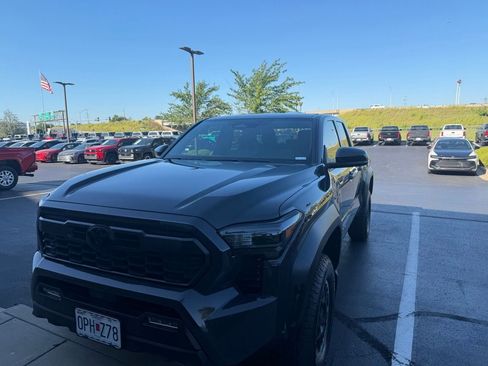 Used 2026 Toyota Tacoma TRD Off-Road AWD/4WD image 9