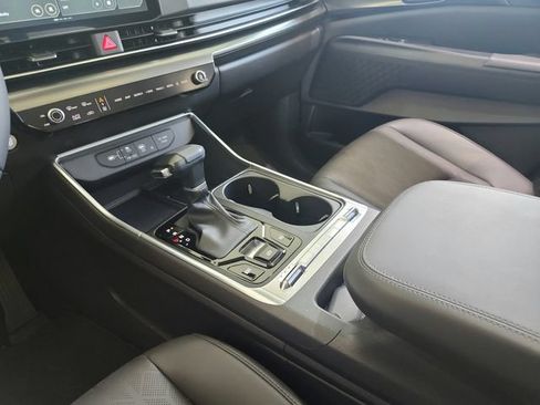 Certified 2026 Kia Carnival SX w/ SX Dark Edition Package FWD image 10