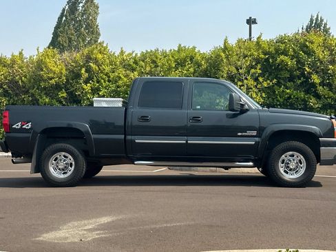 Used 2003 Chevrolet Silverado 2500 LT w/ Skid Plate Package AWD/4WD image 3