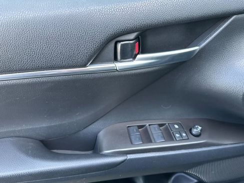 Used 2024 Toyota Camry SE image 11