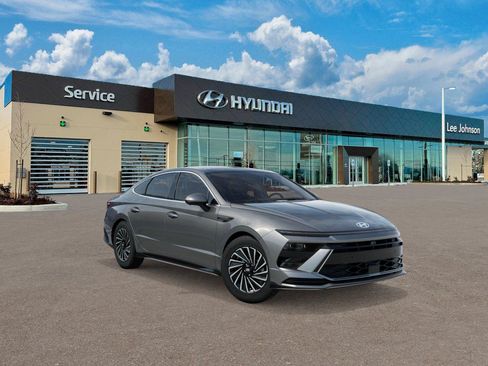 New 2026 Hyundai Sonata Limited FWD image 2