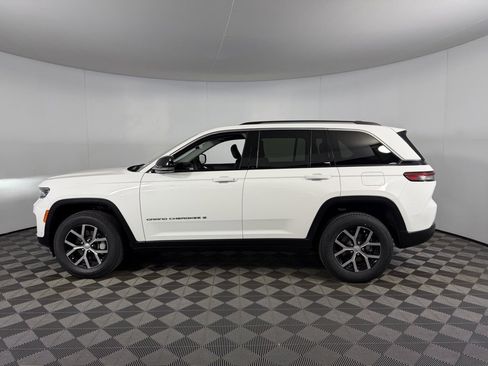 Certified 2023 Jeep Grand Cherokee Limited w/ Luxury Tech Group II image 9