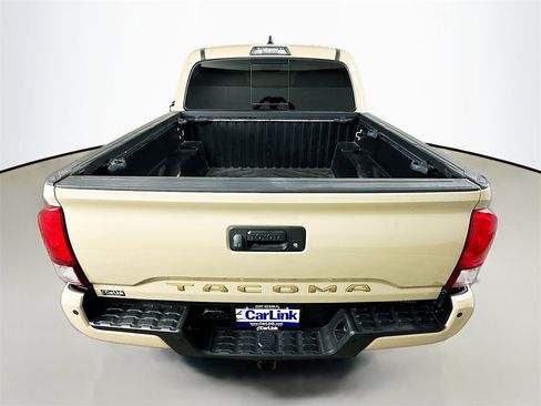Used 2019 Toyota Tacoma TRD Off-Road image 29