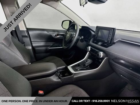 Used 2020 Toyota RAV4 XLE FWD image 26