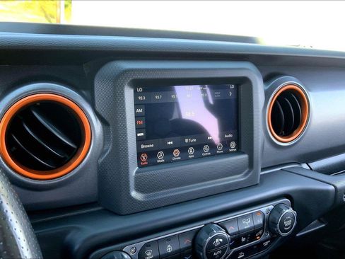 Used 2021 Jeep Gladiator Mojave w/ Cold Weather Group AWD/4WD image 20