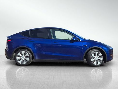 Used 2023 Tesla Model Y Long Range image 3