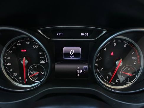 Used 2020 Mercedes-Benz GLA 250 4MATIC w/ Premium Package image 11