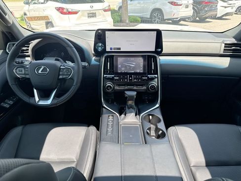 New 2026 Lexus LX 600 4WD w/ Luxury Package image 24