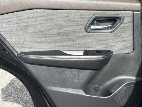 Certified 2022 Nissan Rogue SV image 12