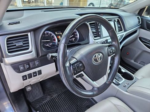 Used 2019 Toyota Highlander Limited AWD/4WD image 19