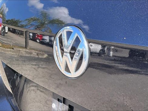 Used 2018 Volkswagen Tiguan S image 31