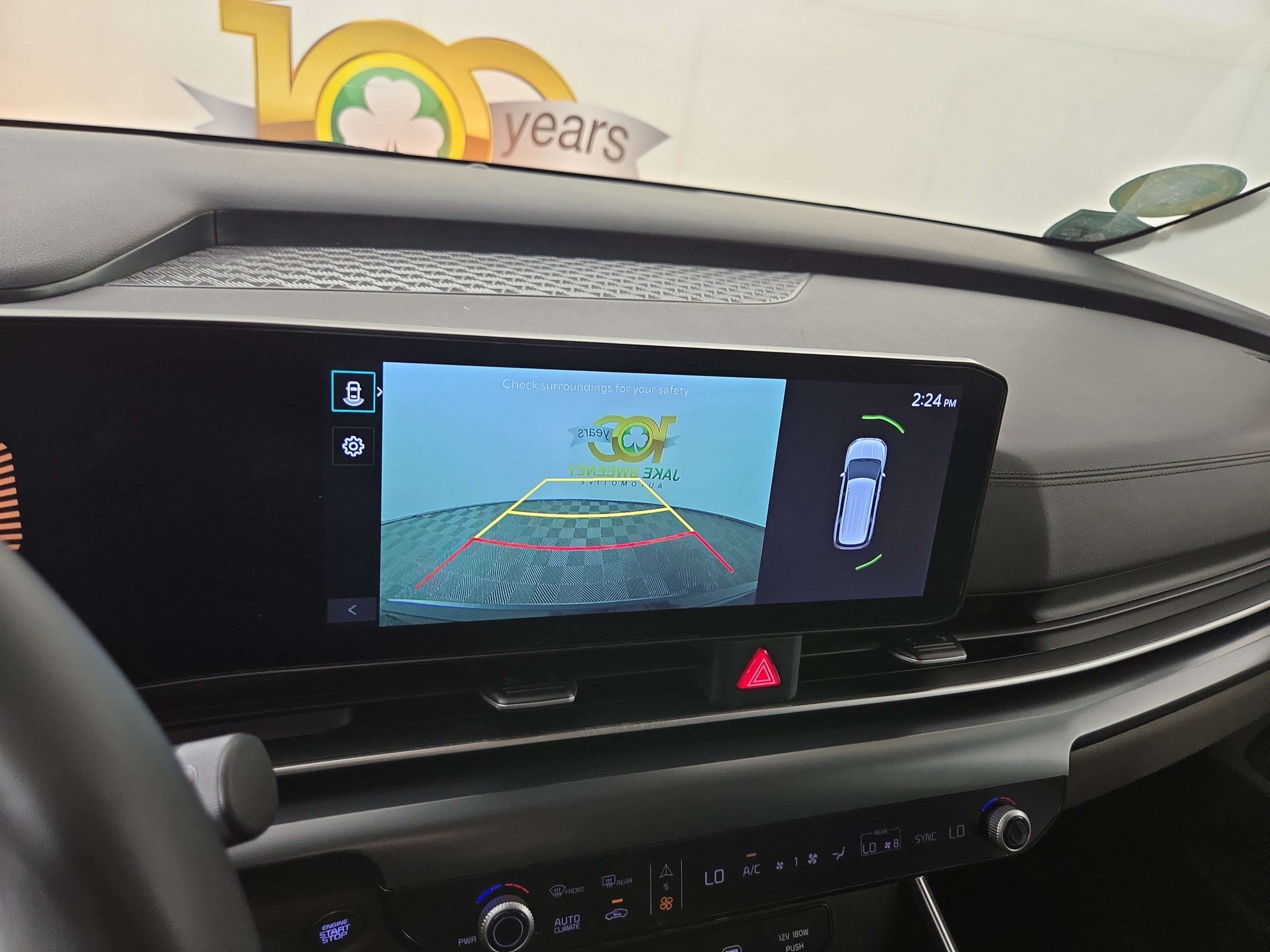 Used 2025 Kia Carnival FWD image 22