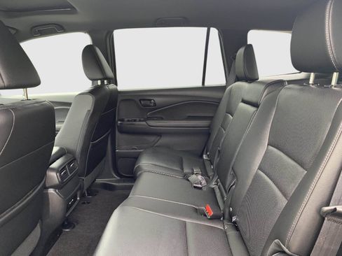 Certified 2025 Honda Passport EX-L image 35