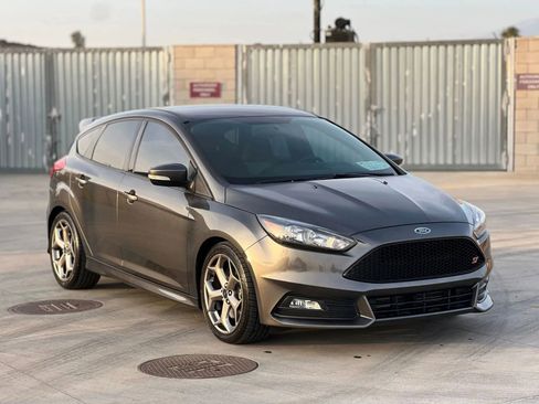 Used 2018 Ford Focus ST image 2