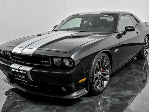 Used 2014 Dodge Challenger SRT8 image 5