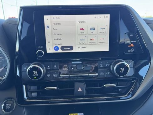 Used 2023 Toyota Highlander XLE image 9