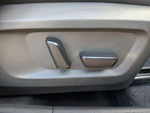 Used 2023 Nissan Rogue SL image 39