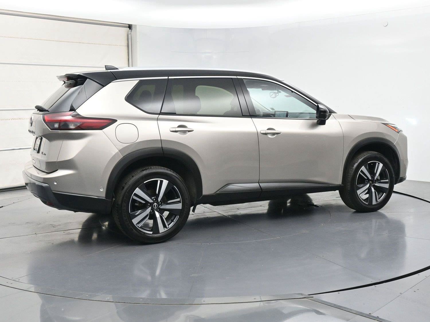 Certified 2025 Nissan Rogue SL w/ SL Premium Package AWD/4WD image 25