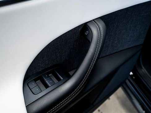 Used 2022 Tesla Model X Plaid image 32