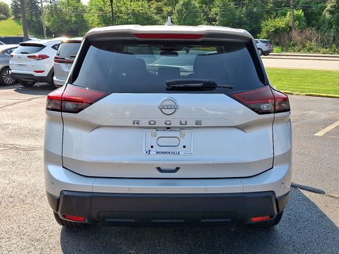 Used 2025 Nissan Rogue SV FWD image 5