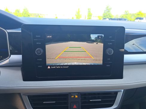 New 2026 Volkswagen Taos SE FWD image 22