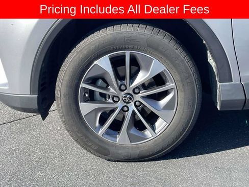 Used 2018 Toyota RAV4 LE AWD/4WD image 9