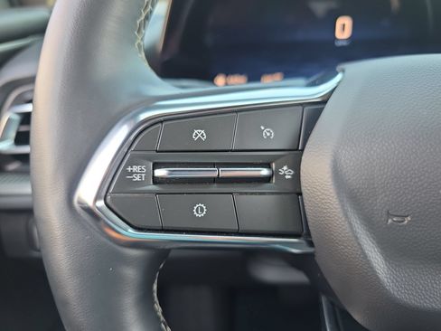 Used 2025 Chevrolet Traverse LT AWD/4WD image 20