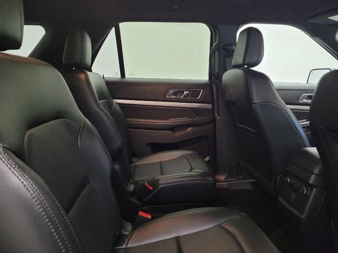 Used 2018 Ford Explorer XLT w/ Equipment Group 202A AWD/4WD image 19